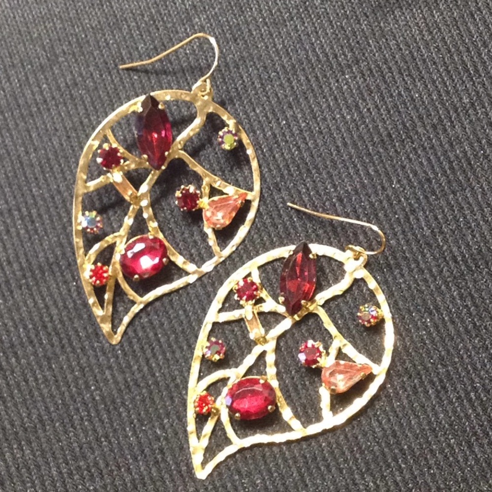 Fun and Snazzy Leaf Motif Earrings!